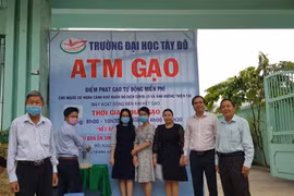 TP.Cần Thơ: Ấm áp "ATM gạo" trước cổng Trường đại học dành cho sinh viên