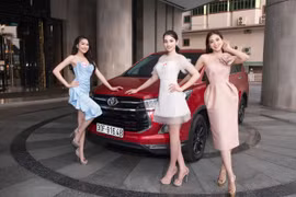 Ngắm những người đẹp dự thi hoa hậu Việt Nam 2020 bên những mẫu xe hot của Toyota