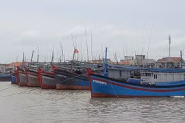 Các địa phương chủ động quyết định cấm biển để phòng chống bão số 13