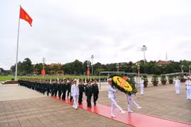 Đoàn đại biểu Đảng bộ Quân đội vào Lăng viếng Chủ tịch Hồ Chí Minh