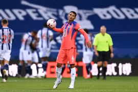 Thiago Silva mắc sai lầm ngớ ngẩn khi đeo băng đội trường Chelsea