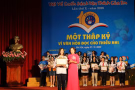 Báo Phụ nữ Thủ đô trao giải Cuộc thi “Viết về cuốn sách yêu thích của em”