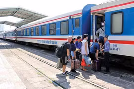 Giá vé tàu TP Hồ Chí Minh - Hà Nội chỉ còn từ 450.000 đồng/vé