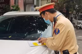 Hà Nội: “Phạt nguội” hơn 300 phương tiện dừng đỗ sai quy định