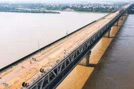 Đề nghị sửa chữa đường dẫn lên cầu Thăng Long