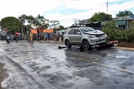 Bình Thuận: Xe 'điên' tông liên hoàn 3 xe máy trên quốc lộ