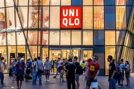 Uniqlo tham gia sản xuất khẩu trang vì thị trường nội địa khan hiếm