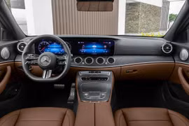 Ghế Mercedes-Benz E-Class được trang bị tính năng chống mỏi lưng
