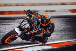 KTM chuẩn bị tung loạt môtô động cơ 2 xy lanh mạnh mẽ