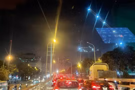 Hà Nội chiều cuối năm tắc nghẽn mọi ngả đường