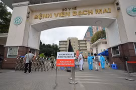 4 bệnh viện Trung ương hỗ trợ Hà Nội xét nghiệm cho 70.000 người về từ Đà Nẵng