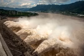 Mưa lũ Trung Quốc khiến đập Tam Hiệp bị 'biến dạng nhẹ'