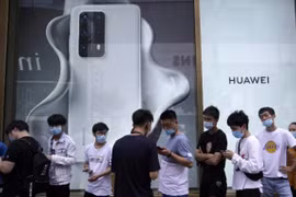 Vị trí số 1 của Huawei trên toàn cầu đang lung lay