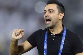 Hết hy vọng với HLV Setien, Barca cầu cứu Xavi