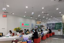 Các ngân hàng tiếp tục giảm lãi suất tiết kiệm