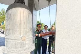Ban Biên tập Báo Xây dựng dâng hương tri ân tại Quảng Trị