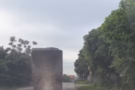 Xe quá tải, xe không biển số ngang nhiên hoạt động tại thành phố Uông Bí và thị xã Đông Triều