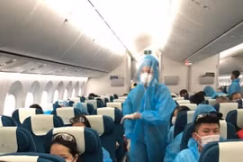 Hơn 340 công dân Việt Nam từ Angola về nước an toàn