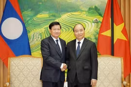 Thủ tướng Nguyễn Xuân Phúc tiếp Thủ tướng Lào Thongloun Sisoulith