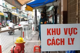 TP HCM: Thêm nhiều nhà dân ở quận Tân Phú bị phong tỏa