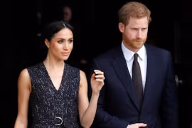 Xuất bản sách về những chuyện quá riêng tư, dân Anh muốn vợ chồng Harry - Meghan "bị đuổi khỏi hoàng gia vĩnh viễn"