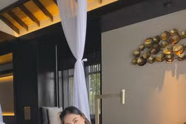 Hoa hậu Lương Thùy Linh gây sốt với ảnh bikini nóng bỏng, khoe cặp chân dài 1,22m