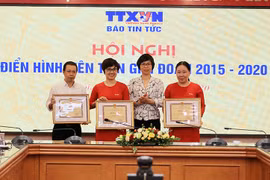 Báo Tin tức tuyên dương điển hình tiên tiến giai đoạn 2015-2020