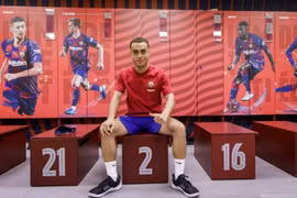 CLB Barca đón tân binh đầu tiên dưới thời Koeman