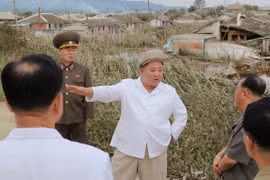 Kim Jong Un thị sát, chỉ đạo khắc phục thiệt hại do bão gây ra