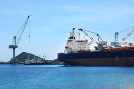 Doanh nghiệp muốn đầu tư 2.000 tỷ đồng xây dựng kho xăng dầu tại Vân Phong