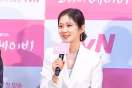 Jang Nara khoe làn da mịn màng như em bé dù đã bước sang tuổi 39