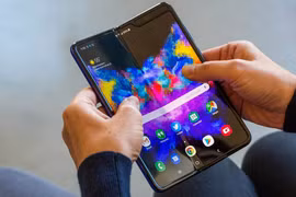 Galaxy Fold Lite sẽ chạy chip Snapdragon 865 và có giá 1099 USD