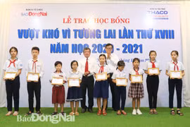Báo Đồng Nai trao 100 suất học bổng cho học sinh nghèo, có hoàn cảnh đặc biệt khó khăn