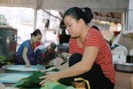 Tiêu điểm: Tết sớm ở 'làng bánh chưng' nổi tiếng nhất Hà Nội