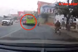 Video giao thông: Tài xế suýt cướp đi tính mạng nhiều người ngày cận Tết