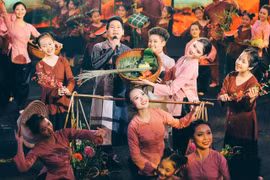 "Quê hương mùa đoàn tụ"