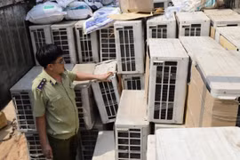 Vận chuyển lô điện máy khủng không nguồn gốc, tài xế 'bỏ của chạy lấy người'