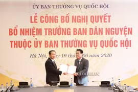 Trao quyết định phê chuẩn chức vụ Trưởng Ban Dân nguyện