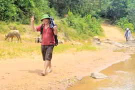 Nhà báo nặng lòng với bà con miền núi xứ Quảng