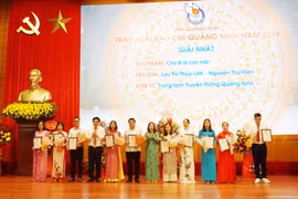 Hội Nhà báo tỉnh Quảng Ninh trao thưởng cho 75 tác phẩm báo chí xuất sắc