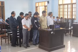 Bản tin pháp luật 8H: Sai phạm trong đấu thầu thuốc, nguyên GĐ Sở Y tế tỉnh Gia Lai lĩnh án 18 tháng tù