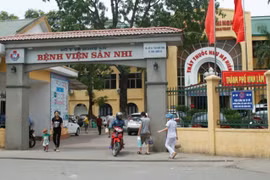 Cứu sống thai phụ mang song thai trong, ngoài tử cung hiếm gặp