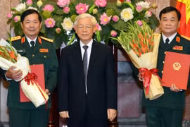 Hai sĩ quan cấp cao của quân đội được thăng hàm Thượng tướng