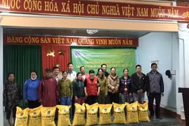 Trao tặng 280 tấn phân bón Phú Mỹ hỗ trợ bà con bị thiệt hại do bão lũ
