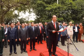 Đoàn đại biểu các dân tộc thiểu số Việt Nam dâng hương tại Đền Hùng