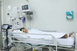 Hà Nội: 35 người đến khám tại Bệnh viện Bạch Mai do ăn pate Minh Chay