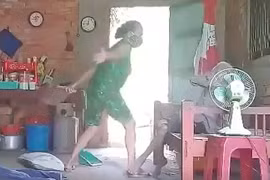 Long An: Người phụ nữ hành hung mẹ ruột do bà cụ “không để lại tài sản gì”