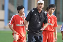 Ông Alfred Riedl, cựu HLV trưởng đội tuyển Việt Nam đã qua đời ở tuổi 70