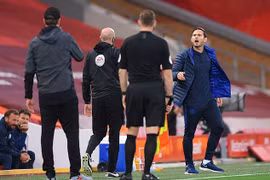 HLV Lampard nhận sai, xin lỗi Kloop sau pha võ mồm bất thành