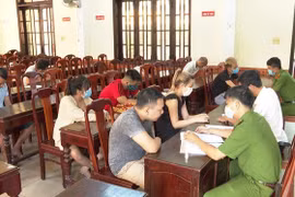 Bắt giữ 20 nam nữ sử dụng ma túy trong nhà nghỉ